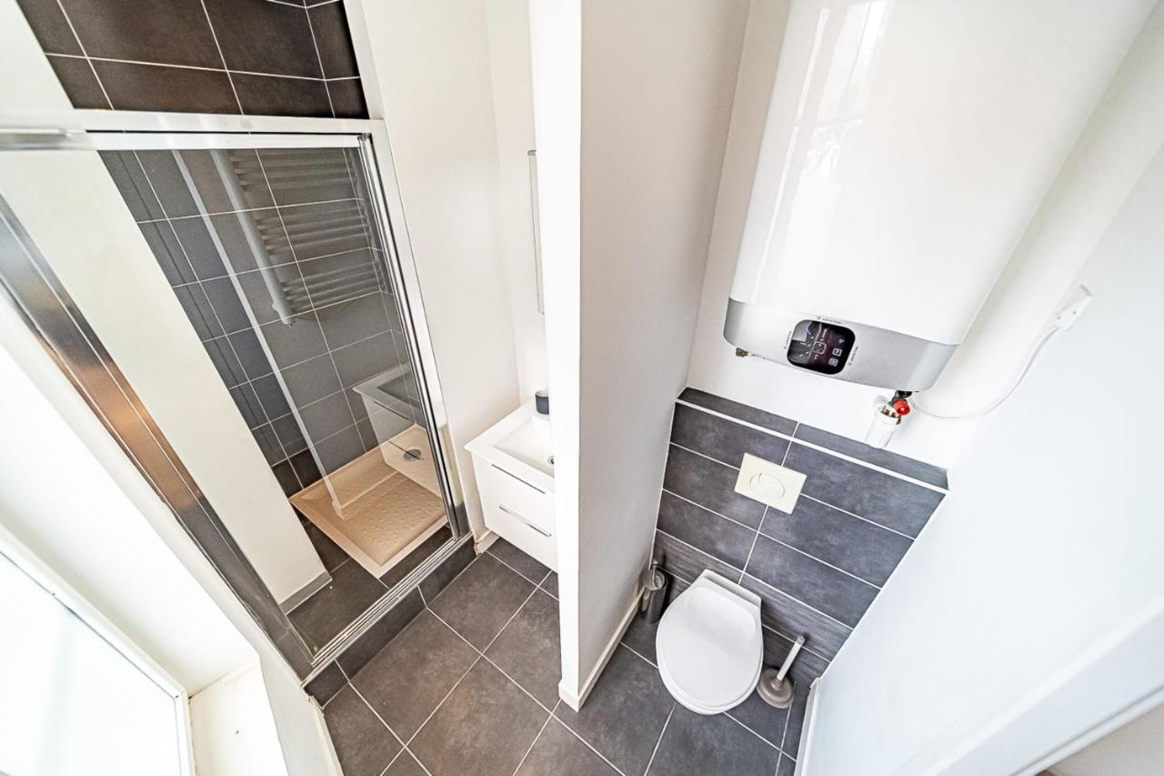 Le Debourg - Studio Tout Proche Metro B Lyon Bagian luar foto